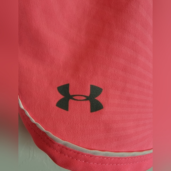 Under Armour Breast Cancer Shorts sz Medium - Picture 3 of 6